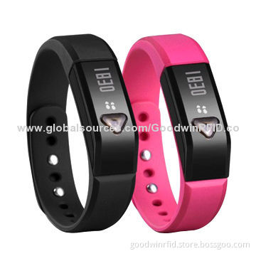 Pedometer wristband, water-resistant, rechargeable battery, with USB charging